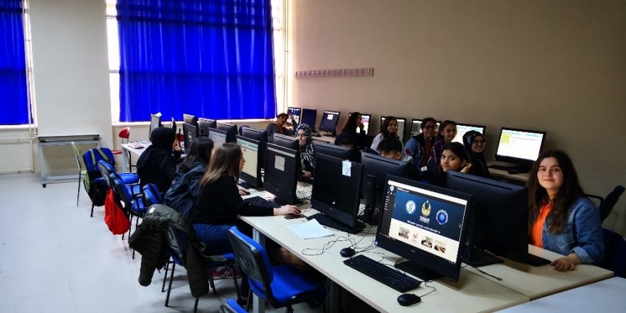 Ortaokul ve Lise Öğrencilerine “Siber Güvenlik ve Kodlama” Eğitimi verildi