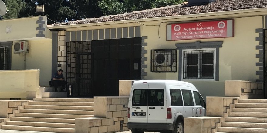 Silahını temizlerken kendisini vuran polis öldü