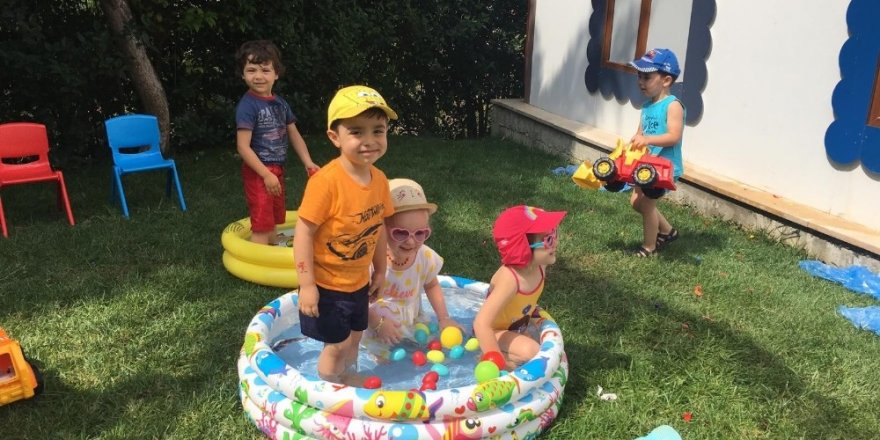 Çocuklar Pıtırcık Oyun Evi’nde gönüllerince eğleniyor