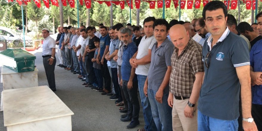 Sahte alkolden hayatlarını kaybedenler son yolculuklarına uğurlandı