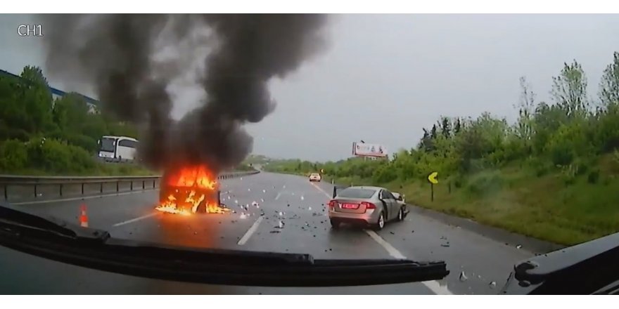 Trafikte yangına giden itfaiyenin yolda yaşadıkları araç kamerasına yansıdı