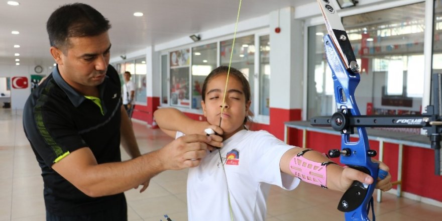 Türkiye şampiyonasında derece elde eden okçuların hedefi milli takım