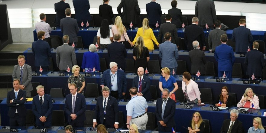 Brexit yanlısı İngilizler AB’ye sırt çevirdi