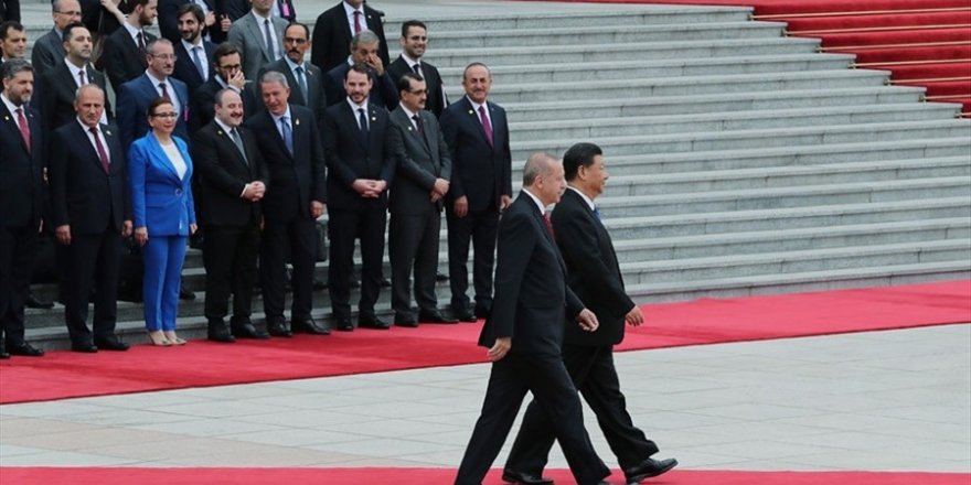 Bakan Akar Çin’e gitti