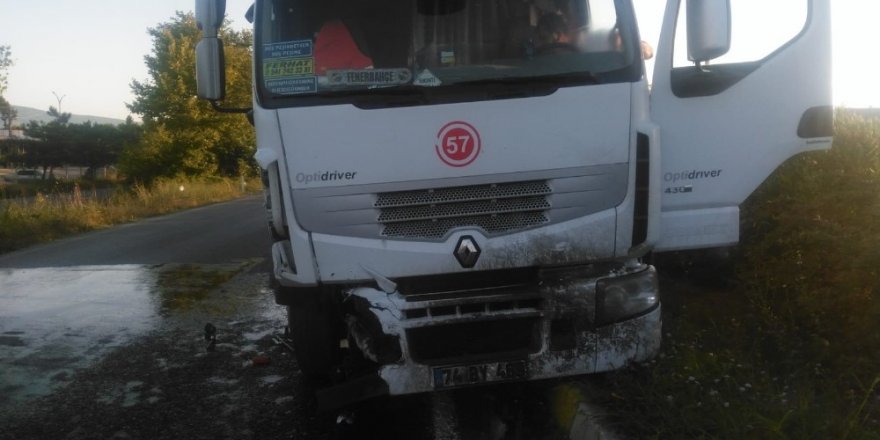 Zonguldak’ta otomobil ile kamyon çarpıştı: 2 yaralı