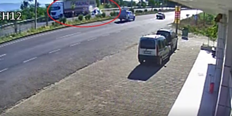 Manisa’da bir aileyi yok eden kaza anı güvenlik kamerasında