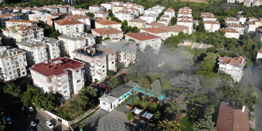 Üsküdar’daki çatı yangını havadan görüntülendi