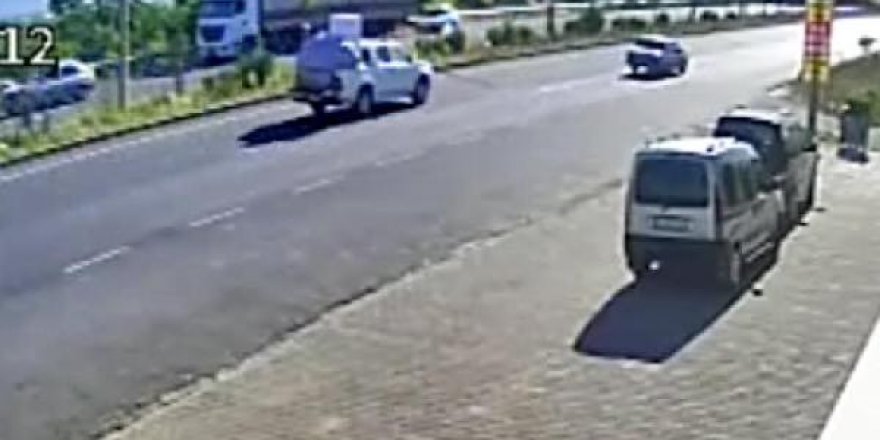 Otomobil, TIR'a çarptı; aynı aileden 4 kişi öldü, 1 yaralı
