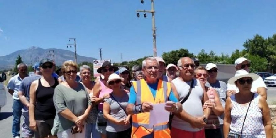 Datçalılar sık sık kazaların yaşandığı kavşakta açıklama yaptı