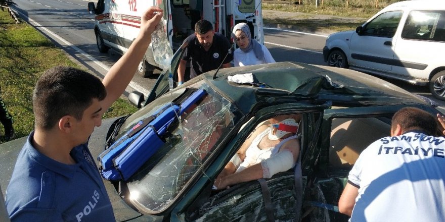 Samsun’da otomobil aydınlatma direğine çarptı: 1 yaralı