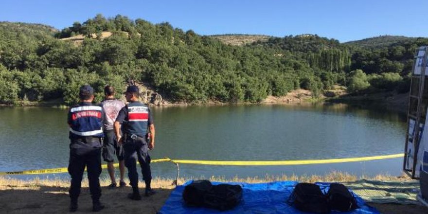 Serinlemek için girdiği gölette boğuldu