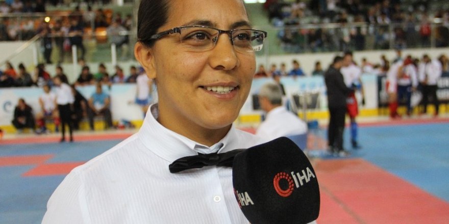 Kick Boks Türkiye şampiyonasına kadın hakemler damgasını vurdu