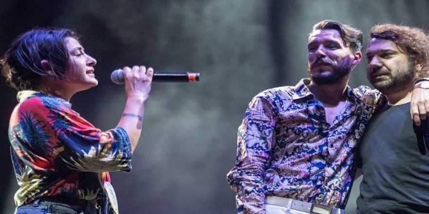 Kuşadası Gençlik Festivali’nde üçlü düet