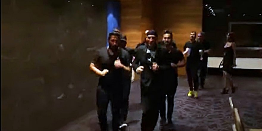 Altay’ın uçağı rötar yapınca ekip havalimanını coşturdu