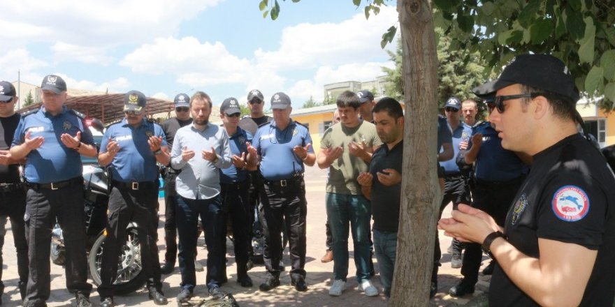Yeni alınan polis motorları için kurban kesildi