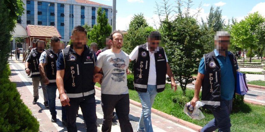 Isparta’da FETÖ’nün yeni yapılanmasına darbe: İl imamı, kasa ve eğitim danışmanı hücre evlerinde yakalandı