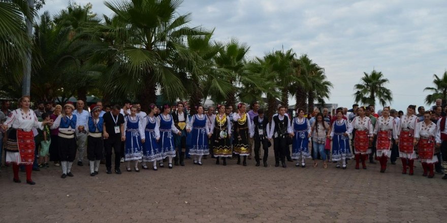 Uluslararası Akçaabat Müzik ve Halk Oyunları Festivali’nden renkli görüntüler