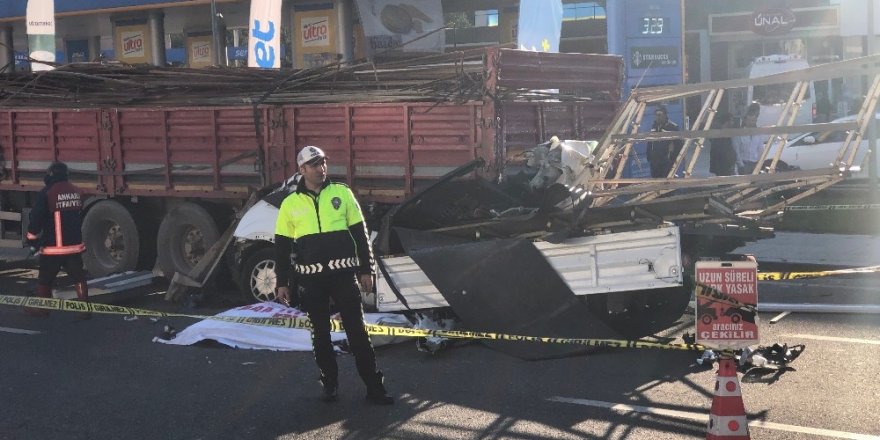 Başkent’te kamyonet, önündeki tıra ok gibi saplandı: 1 ölü