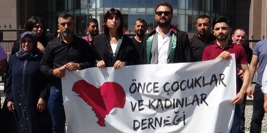 Eşini ve kayınbiraderini öldüren zanlının yargılanmasına başlandı