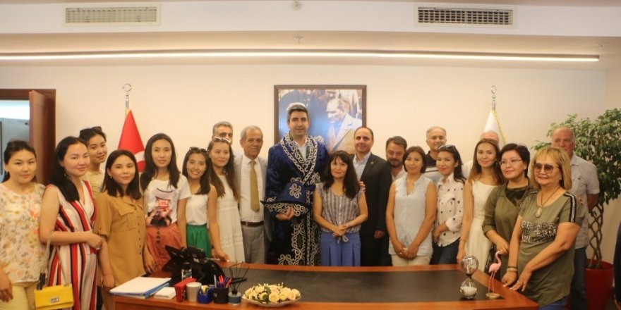 Kartal Belediyesi, Kazak kadın gazetecileri ağırladı