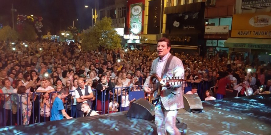 Ünlü şarkıcı Coşkun Sabah, Çaycuma’yı coşturdu