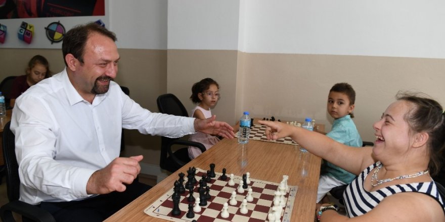 Çiğli Belediyesi, gençleri satranç masasında buluşturuyor