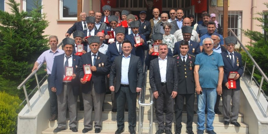 Kıbrıs gazilerine madalya