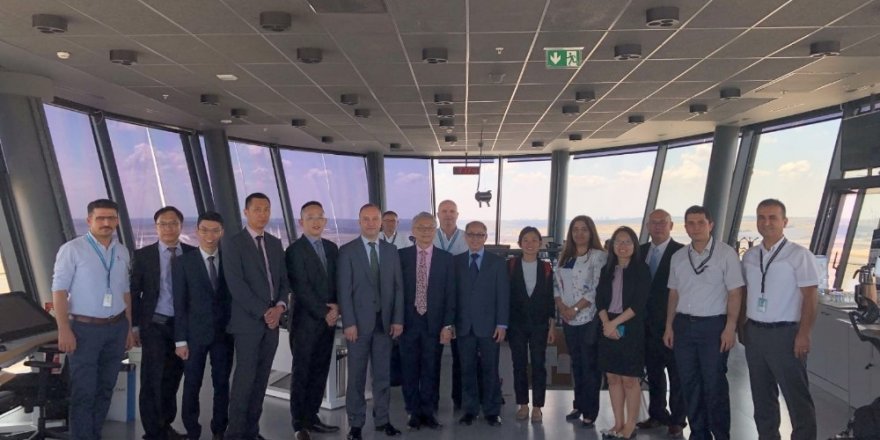Singapur Heyeti İstanbul Havalimanı’nı gezdi