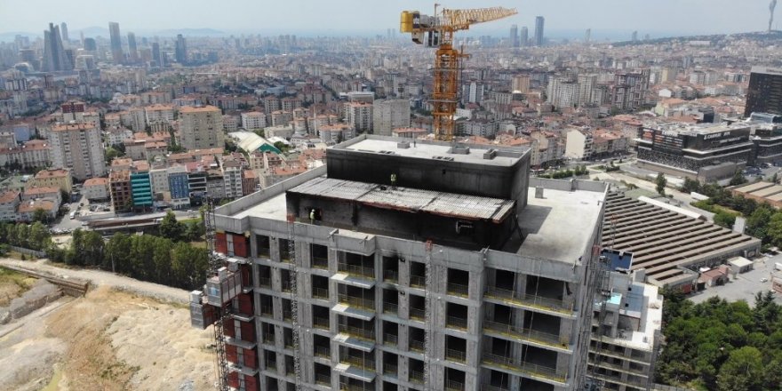 Ümraniye’de yangın çıkan 29 katlı bina havadan görüntülendi