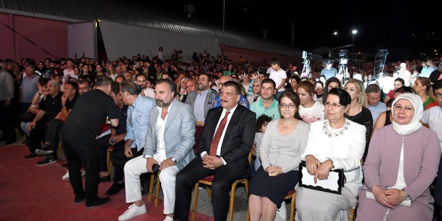 Kayısı Festivali’nde Funda Arar rüzgarı