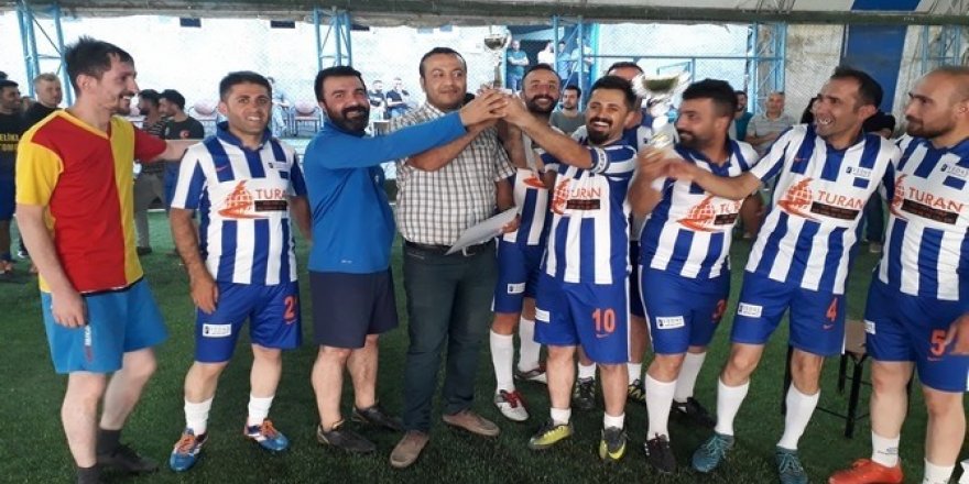 Hakkari’de kurumlar arası halı saha futbol turnuvası