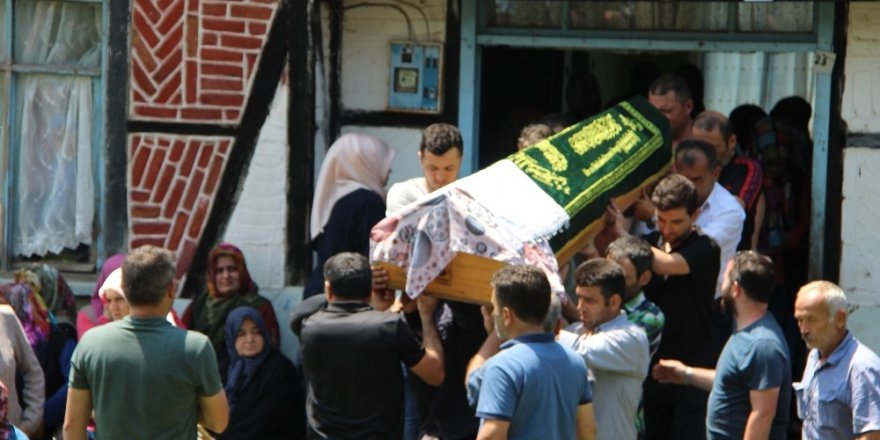 Selde hayatını kaybeden kadın defnedildi