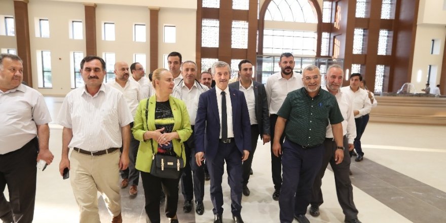 Meclis üyeleri belediyenin hizmetlerini yakından gördü