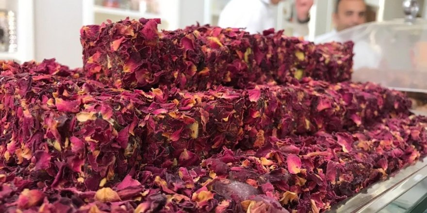 Lokum severlerin yeni gözdesi güllü ve zereşk üzümlü lokum