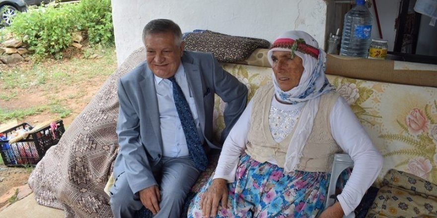 Kaymakam Soley yaşlı kadına ışık oldu