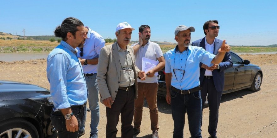 Dicle Nehri kıyısında çalışma
