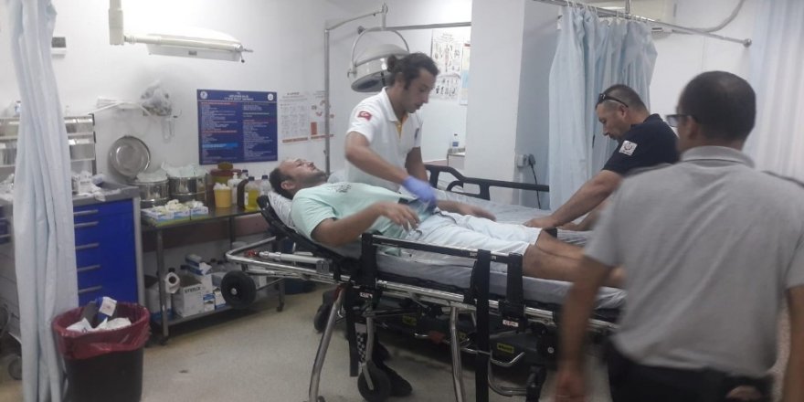 Rüzgardan uçan demir vatandaşın kafasına düştü