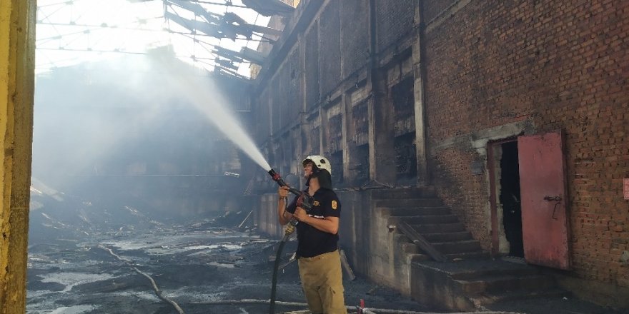 Bergama’da fabrikada kazan patladı