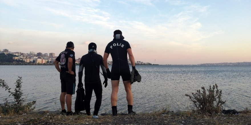 Küçükçekmece Gölü’ne giren bir kişinin kaybolduğu ihbarı polisi harekete geçirdi