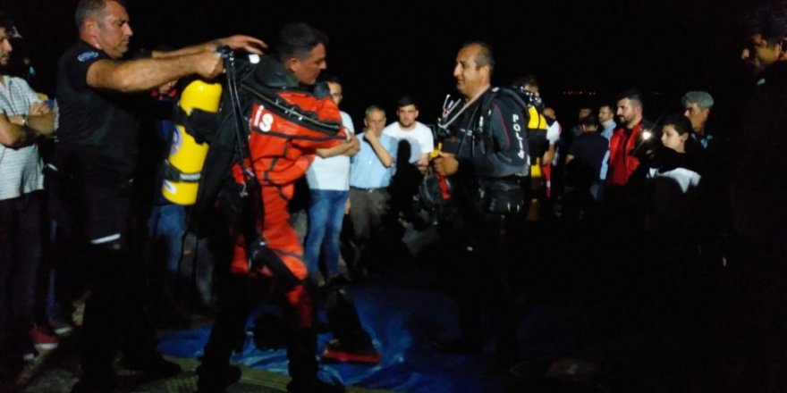 Gölde kaybolan 2 kişiyi arama çalışmalarına ara verildi