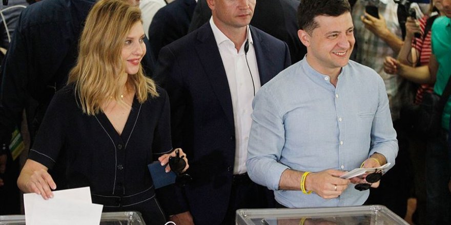 Ukrayna'daki erken genel seçimde Zelenskiy'in partisi birinci