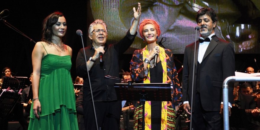 Zülfü Livaneli konserine ünlüler akın etti