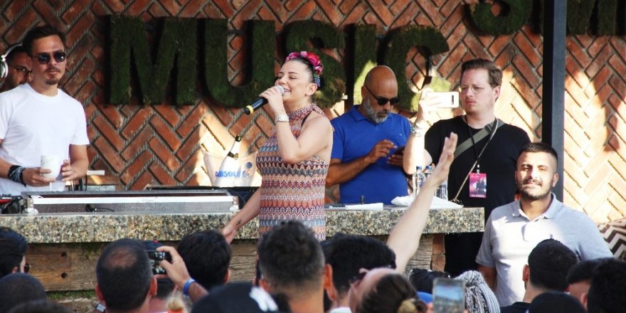 Merve Özbey’den şaşırtan aşk açıklaması