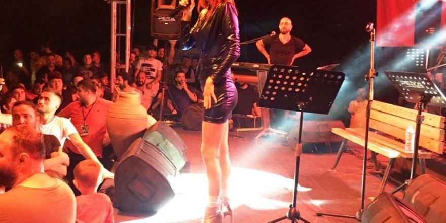 Sanatçı Elif Kaya memleketinde konser verdi