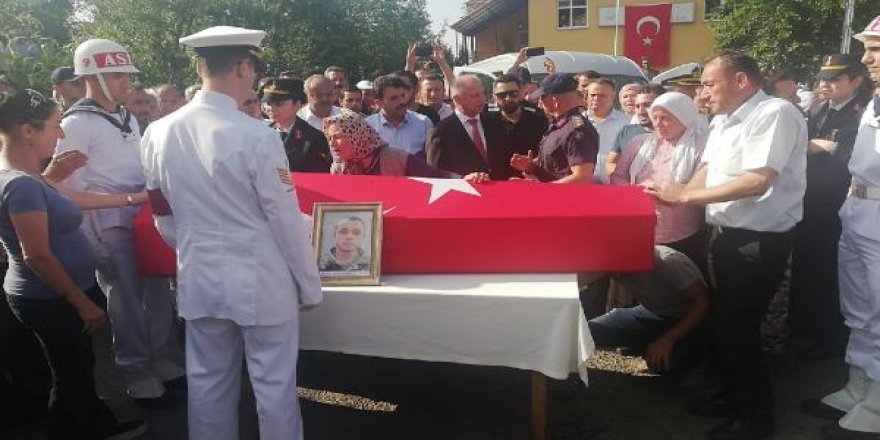 Çarşı izninde denizde boğulan asker toprağa verildi