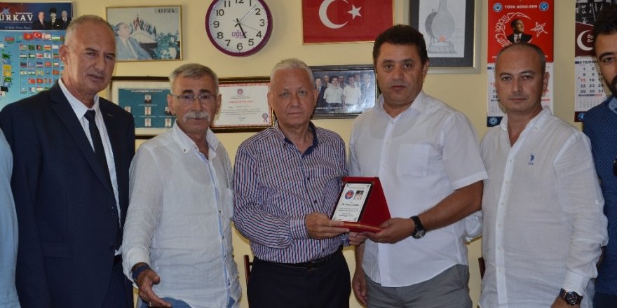 Dr. Fakı ödülü, Dr. Çalışkan’a verildi