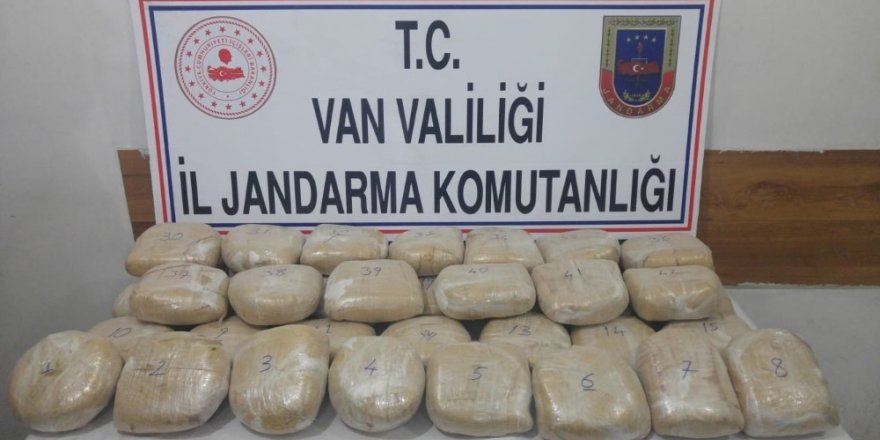 İran sınırında 44 kilo esrar ele geçirildi