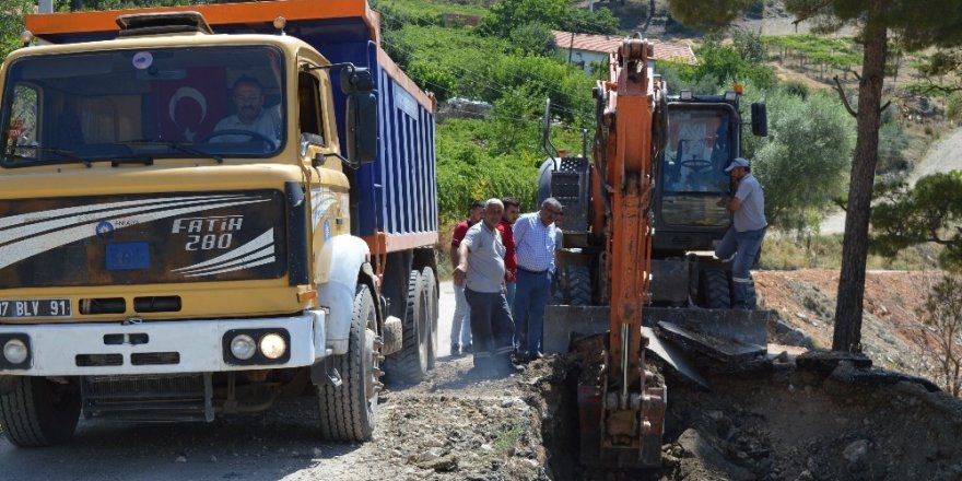 Büyükşehirden Kaş’ın grup yollarına bakım