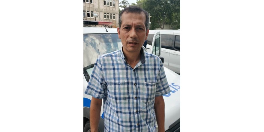 Polis memuru, sanatçı Mustafa Yıldızdoğan’a benzerliği ile dikkat çekiyor