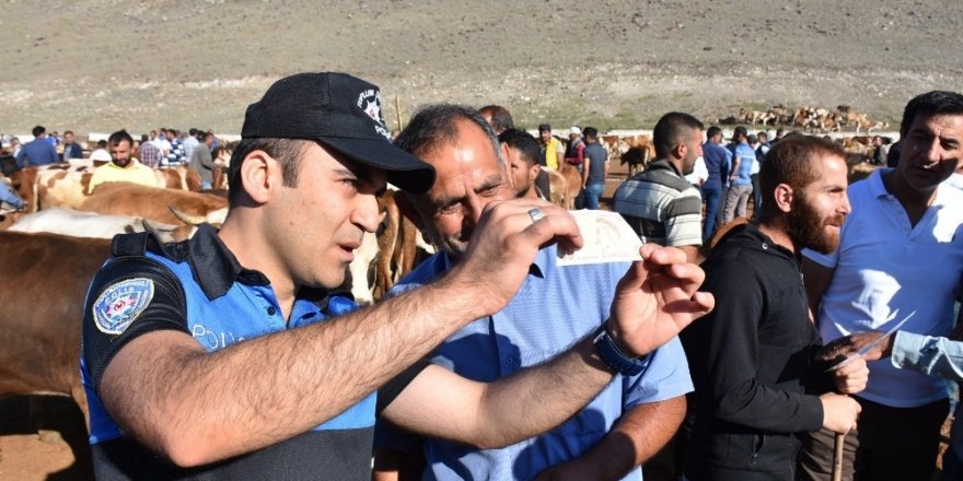 Kars’ta polisten bayram öncesi sahte para uyarısı